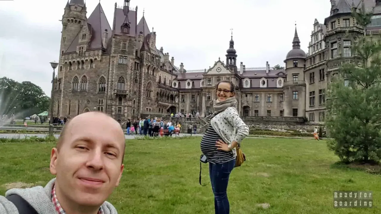 Szukacie pomysłu, gdzie na wakacje w ciąży w Polsce? Zamek Książ to idealne miejsce na spokojny wypoczynek i piękne wspomnienia.