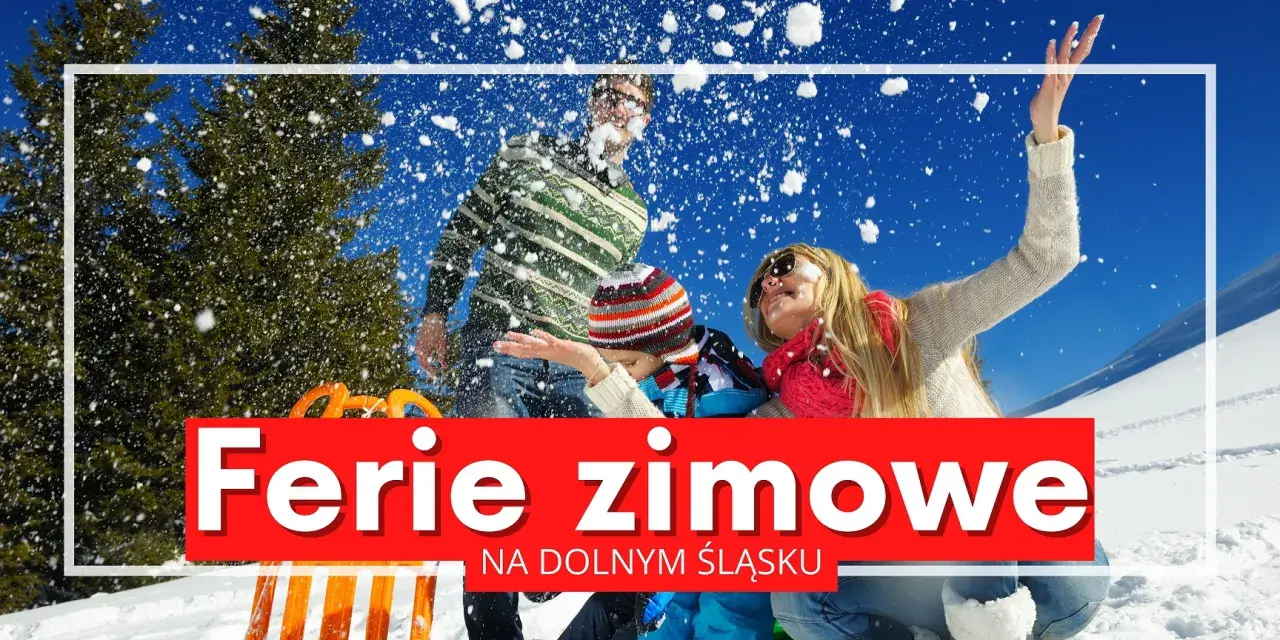 Rodzina rzuca śnieżkami na tle zaśnieżonych gór. Cieszcie się feriami zimowymi 2026 dolnośląskie!