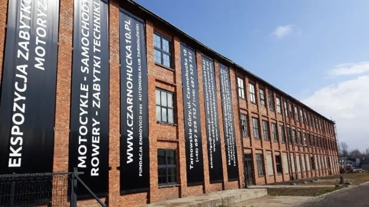 Muzeum motoryzacji Śląsk zaprasza na wystawę zabytkowych motocykli, samochodów i techniki.