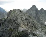 Surowe, skaliste szczyty w tatrach polskich powyżej 2000 m. Majestatyczne góry, surowa przyroda.