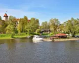 Zamek w Pułtusku i przystań z łodziami to piękne pułtusk atrakcje.