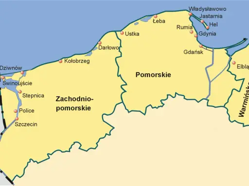 Mapa pokazuje miasta portowe w Polsce, takie jak Świnoujście, Kołobrzeg, Gdańsk, Gdynia i Elbląg, leżące w województwach zachodniopomorskim, pomorskim i warmińsko-mazurskim.