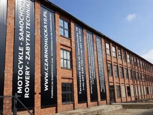 Muzeum motoryzacji Śląsk zaprasza na wystawę zabytkowych motocykli, samochodów i techniki.