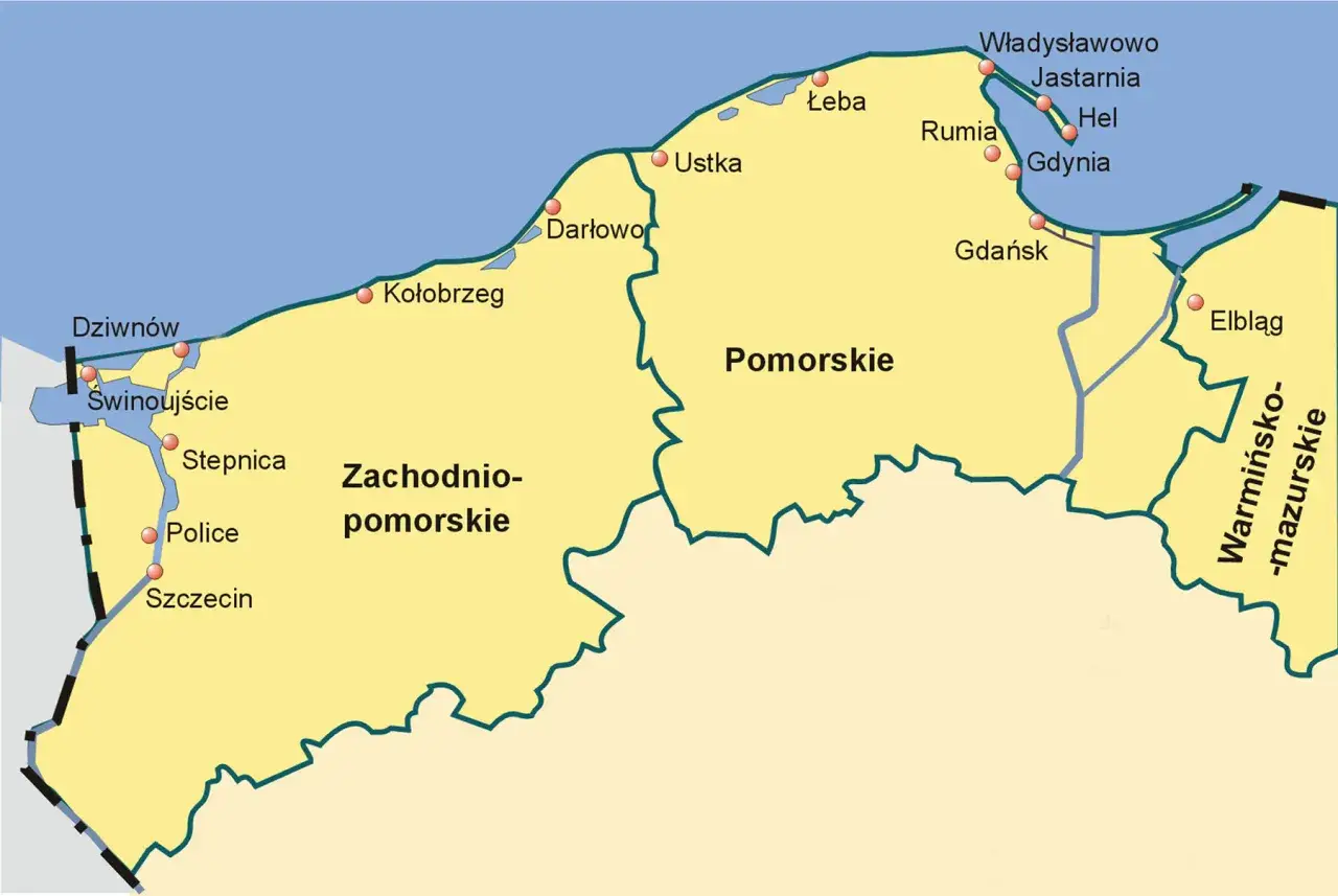 Mapa pokazuje miasta portowe w Polsce, takie jak Świnoujście, Kołobrzeg, Gdańsk, Gdynia i Elbląg, leżące w województwach zachodniopomorskim, pomorskim i warmińsko-mazurskim.