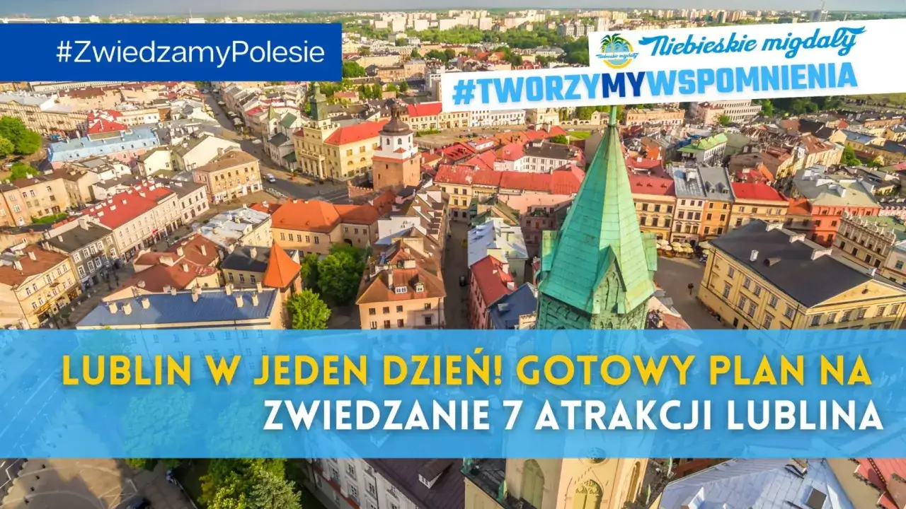Lublin co zobaczyć? Aerial view of the Old Town, showing colorful buildings and a green church spire. Plan na zwiedzanie 7 atrakcji Lublina.